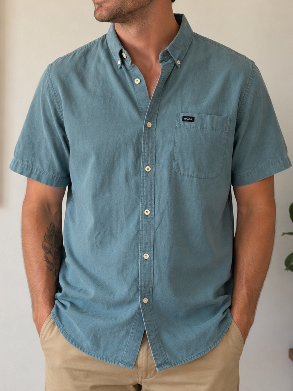 RVCA Slim Fit Button Down Shirt Large Blue Short Sleeve Casual Pocket Tee